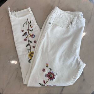 Miss Me Women’s White Embroidered skinny Ankle Jeans.
